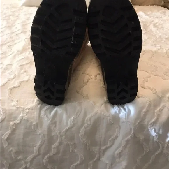 Burberry boots authentic - Picture 4 of 4